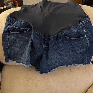 Maternity shorts